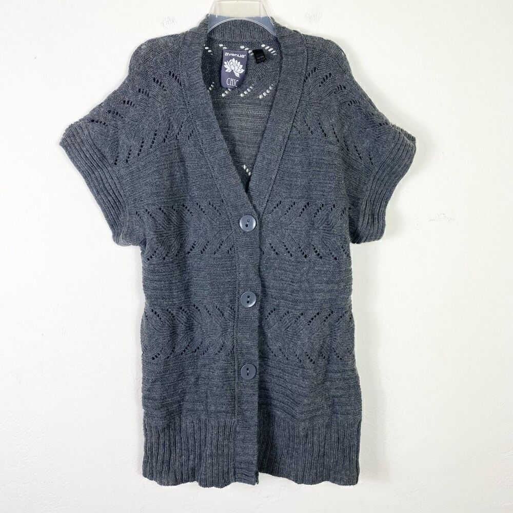 Avenue Chic Grey Knit Short Sleeve Button Front Cardigan Sweater Size 18/20